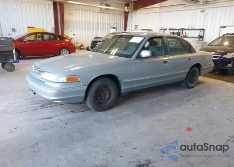 1996 Ford Crown Victoria z USA, uszkodzony, nr VIN 2FALP7367TX101761